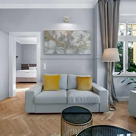 Residenz Hugo Aparthotel 4*